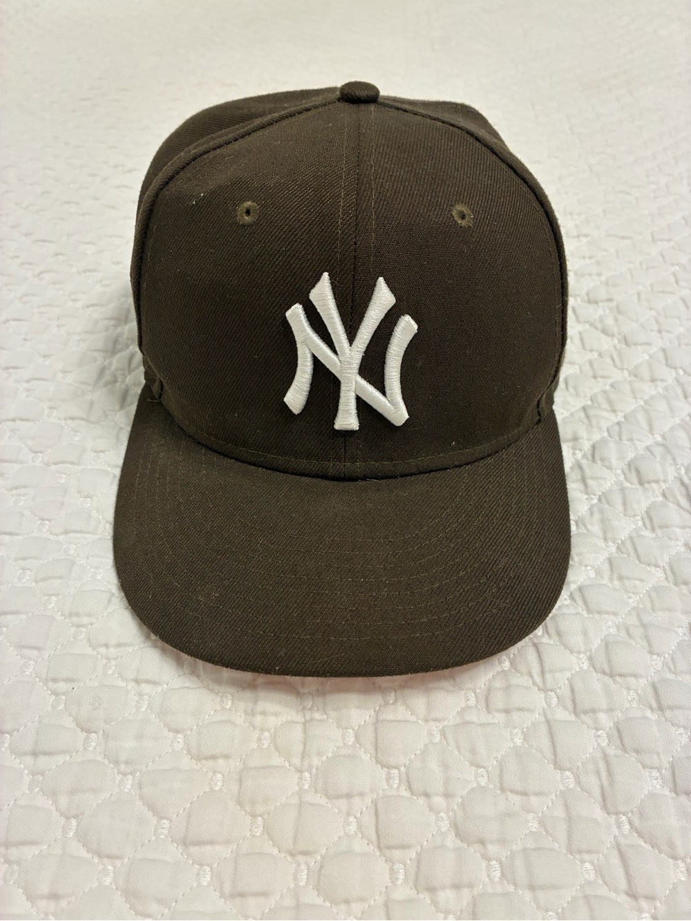 New Era Brown Fitted Cap - NY Yankees White Logo. 1996 World Series custom patch